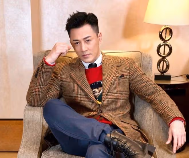 TVB男星自曝曾不滿同學林峯上位快,覺得自己更帥,媲美金城武