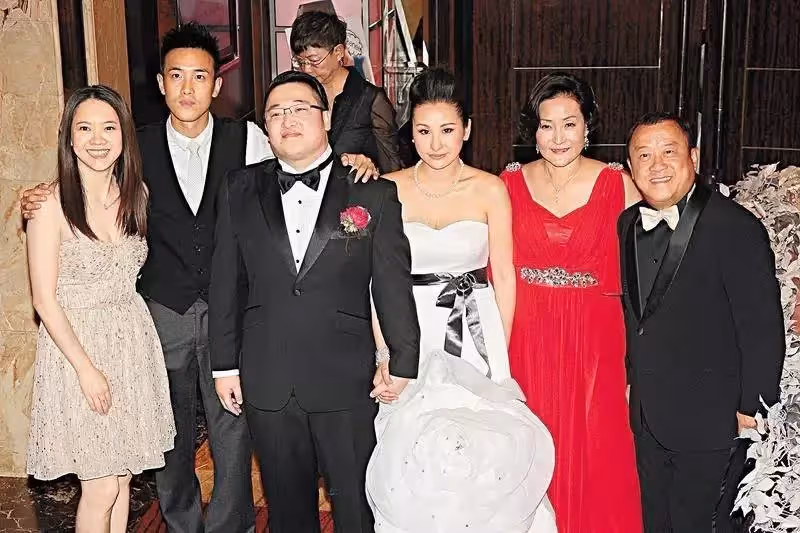曾志偉兒子離婚，拜金前妻喊公公打噴嚏就幾百萬：不然誰想嫁，傳家醜她被逐出家門，花光百萬家產