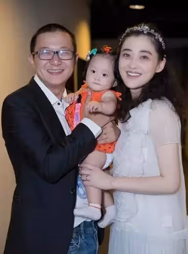 有失就有得！她為婚姻盡心盡力「換來離婚收場」多年零緋聞　再婚生二胎喊「老公不讓我做任何事」被寵成公主
