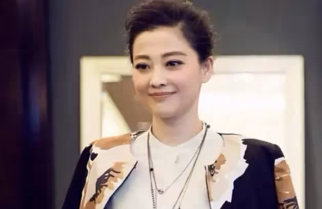 有失就有得！她為婚姻盡心盡力「換來離婚收場」多年零緋聞　再婚生二胎喊「老公不讓我做任何事」被寵成公主