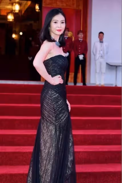 她曾拒絕吳奇隆金城武，失婚七年與前夫復合，現在美到讓人羨慕