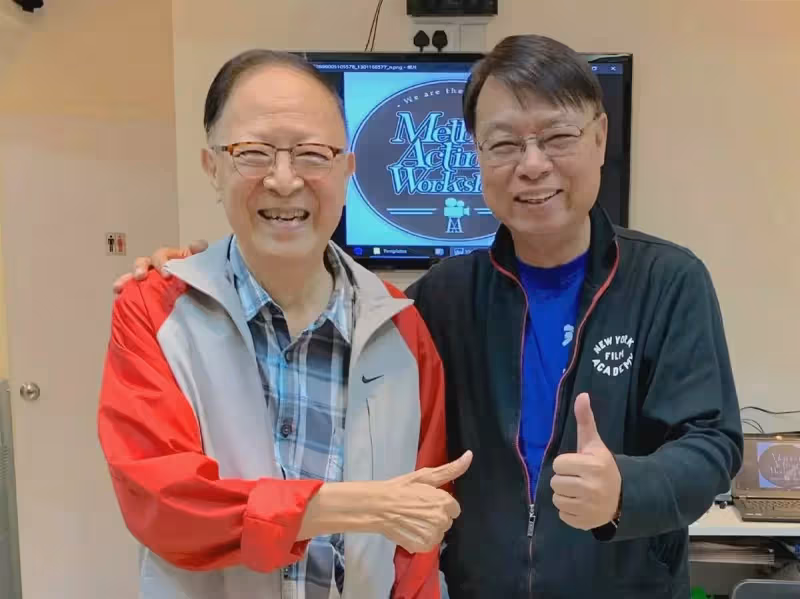 李力持為85歲鐘景輝慶生，一代戲劇大師至今未婚，患病後淡出熒幕