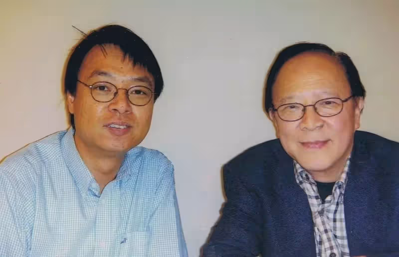 李力持為85歲鐘景輝慶生，一代戲劇大師至今未婚，患病後淡出熒幕