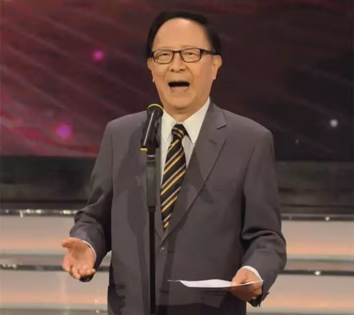 李力持為85歲鐘景輝慶生，一代戲劇大師至今未婚，患病後淡出熒幕