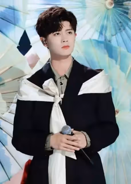 曝任嘉倫將出演《春花厭》，女主是袁冰妍？網友：好自為之