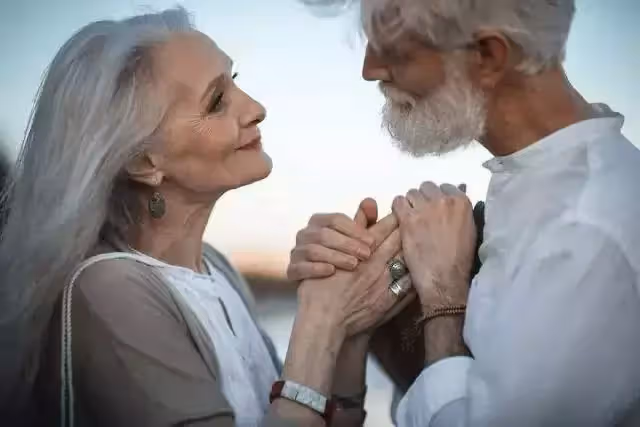 花了整整40年！專家觀察「700對夫妻」後發現：婚姻幸福的人，永遠只有一種