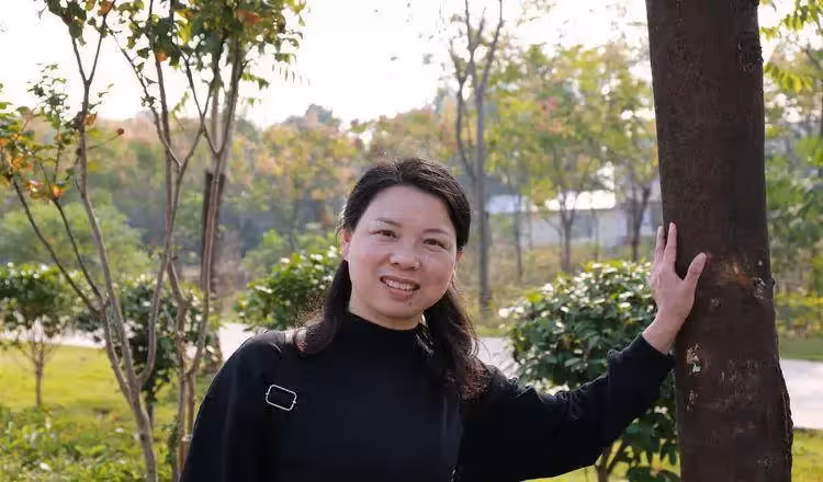 老人臥病在床如何安度晚年？76歲大媽給出答案，兒女態度不同