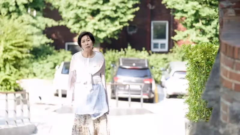 老人臥病在床如何安度晚年？76歲大媽給出答案，兒女態度不同