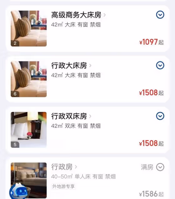 郎朗外出被偶遇,與美女合照對方身材不輸吉娜,同聊家常態度親切