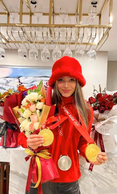 谷愛凌絕美大片釋出!穿緊身長裙秀完美身材,陽光健康美成新潮流