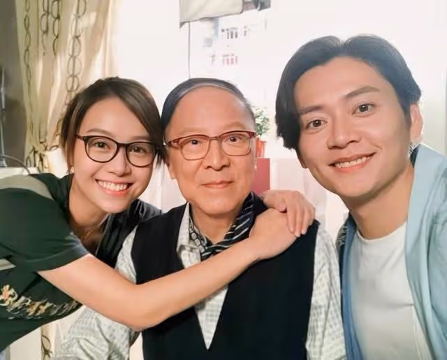 TVB知名老戲骨85歲生日罕見露面！患腸癌精神佳，至今未結婚生子