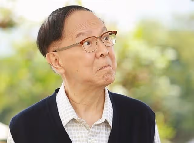 TVB知名老戲骨85歲生日罕見露面！患腸癌精神佳，至今未結婚生子