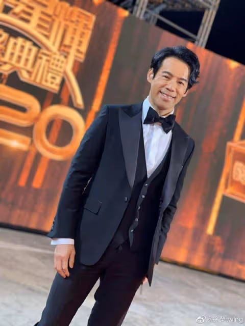 TVB實力男星自曝曾與林峰做比較，稱各方面不輸對方，奈何不受捧