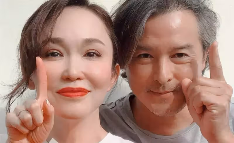 50歲范文芳,與丈夫恩愛12年,周年甜蜜同框,老公鬍子花白顯老「仍滿眼是愛」網羨:永遠的神仙俠侶
