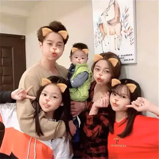 家有四寶,幸福到老!白家綺「曬4寶正臉照」和女兒「同穿露腰裝」大秀熱辣身材