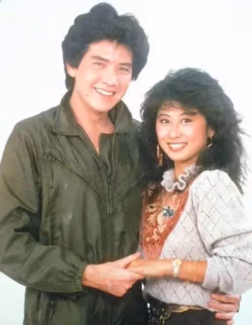 他敢在春晚「蹦迪」，導演都不敢拍他下半身，費翔為何被封殺14年