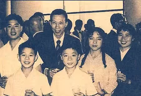 同樣是李連杰的老婆,把前妻黃秋燕和利智一對比,差距就出來了
