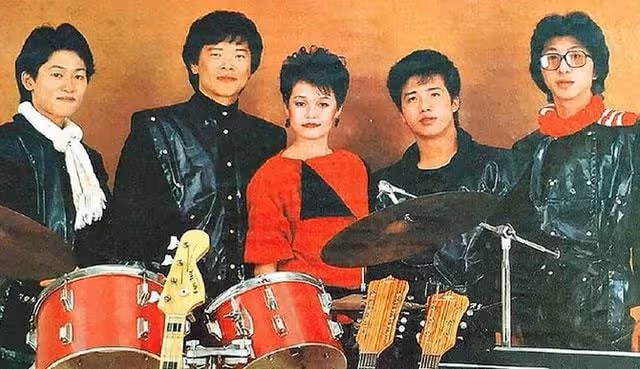 台灣娛樂圈再傳噩耗!72歲男星因肝硬化去世,前隊友悲痛發文悼念