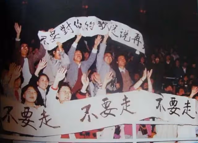 他敢在春晚「蹦迪」，導演都不敢拍他下半身，費翔為何被封殺14年