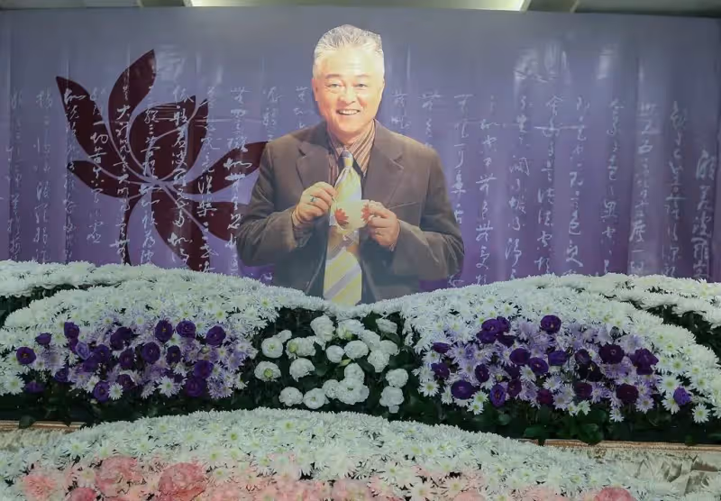 為老戲骨送行！方文琳哭紅眼「曝唐川生前暖舉」7小時恩情難忘　橫跨台灣3代人「今獲總統褒揚令」榮耀離別