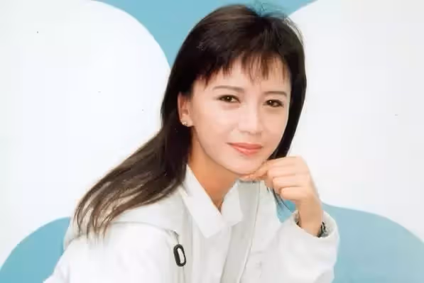 曾三度分手梁朝偉！55歲女星「最後把他讓給好閨密」　認「不再被感情綁住」現況驚艷：根本少女