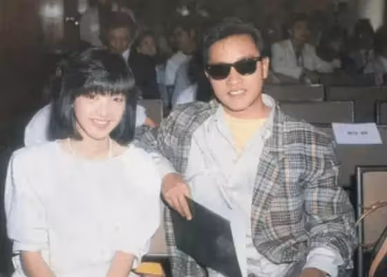 陳慧嫻是香港一代天后,爆紅時隱退,被人遺忘成了「過氣歌手」,如今55 歲仍舊孤單一人,網友:無數人的意難平