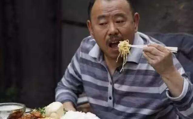 劉德華和彭于晏、baby同在片場吃飯,網友:演員和明星差距一目了然