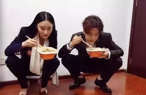 劉德華和彭于晏、baby同在片場吃飯,網友:演員和明星差距一目了然