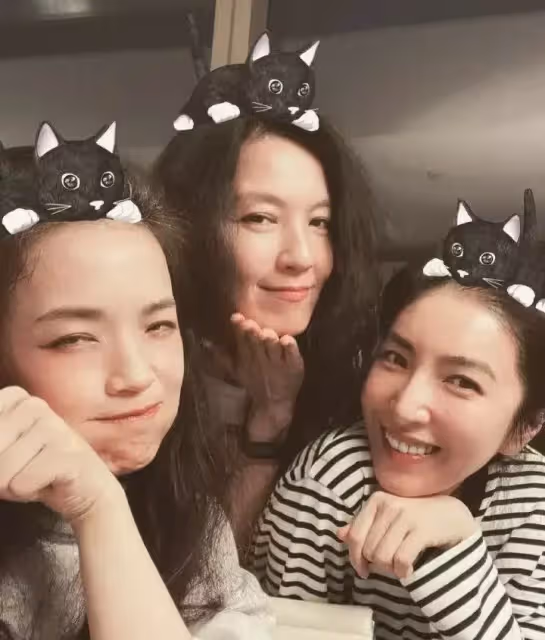 45歲舒淇曬閨蜜照!三位女神「氣質超好」白到發光,林熙蕾嫁入豪門後仍像少女:生活十分幸福