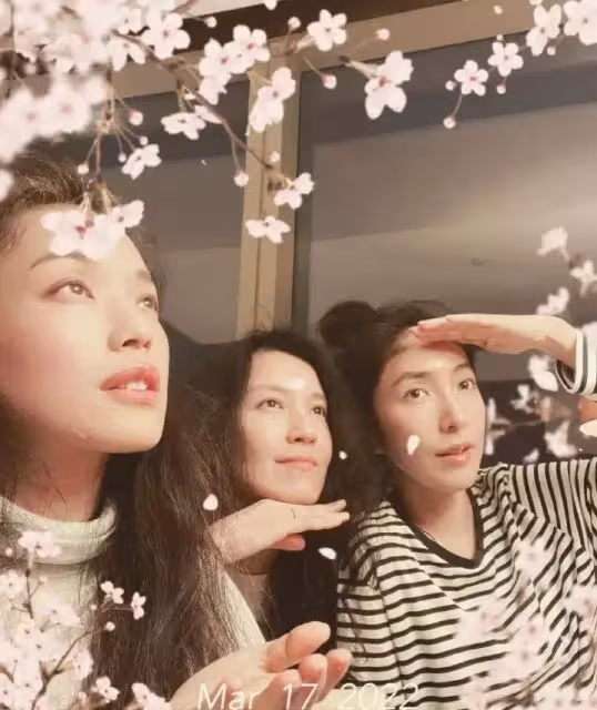 45歲舒淇曬閨蜜照!三位女神「氣質超好」白到發光,林熙蕾嫁入豪門後仍像少女:生活十分幸福