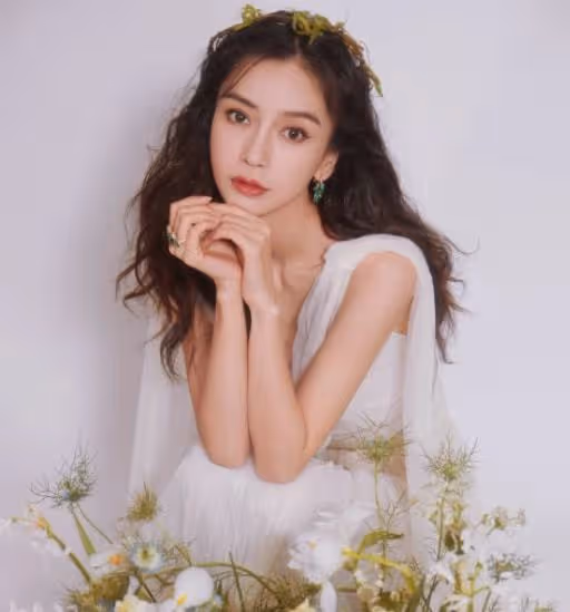 baby簽約悅凱娛樂，資源靠自己爭取，與黃曉明撇清關係