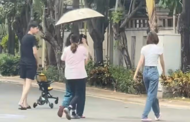 張若昀一家乘豪車出行！唐藝昕緊挽老公顯甜蜜，1歲女兒乖巧可愛