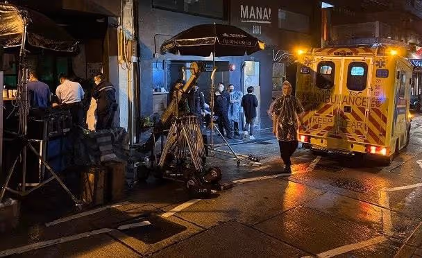24歲女星街頭遇醉漢，被騷擾嚇得花容失色，對方跌倒流血驚動警方