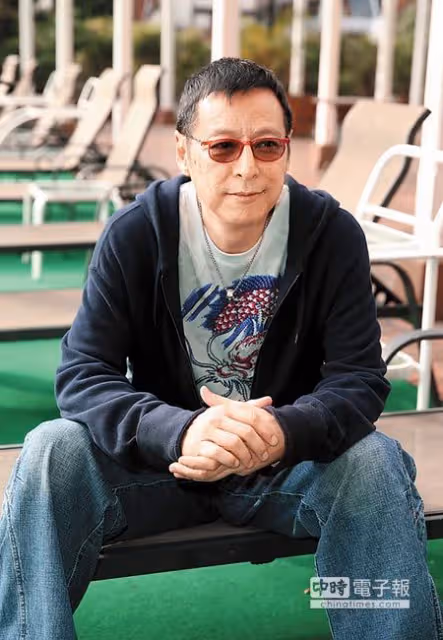 一切重頭開始！《神話》羅吉鎮「從紅歌星變成遞茶水助理」月領1萬5 熬了20年「終於出頭天」：我拿得起放得下
