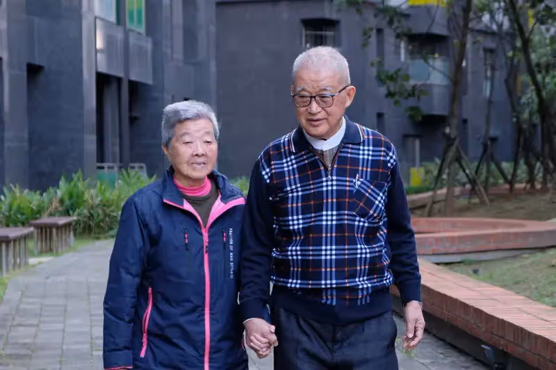 不留棺材本！「送三子出國深造，兩老病了獨自依靠」王建煊感慨：無子其實也很幸福