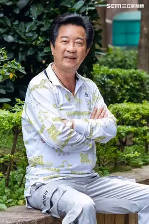 男大女小被唱衰！高群「娶小20歲嫩妻」一年抱倆恩愛29年 自曝「房事不冷淡」：重質不重量