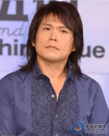 半年失去2弟弟！伍佰流淚「助母渡過喪子痛」堅持親自陪伴，媽媽曾勸他「當郵差就好」：從不貪名利