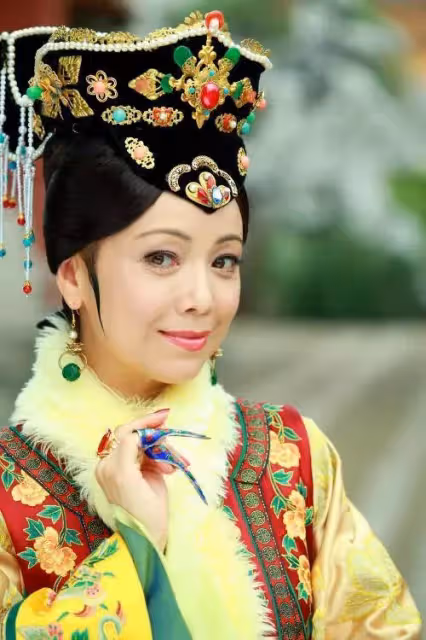被父母放棄遭愛人背叛，讓萬梓良當街下跪的鄧萃雯，成功改寫人生