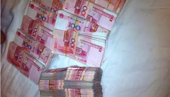 母親給30萬買房,婆婆連夜來家裡要錢:「你小叔子結婚要30萬」