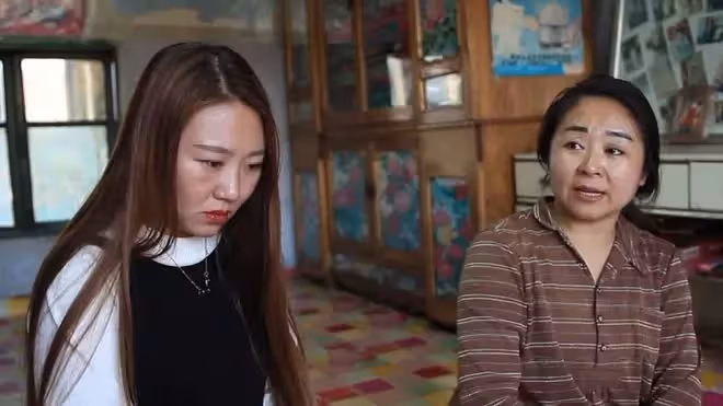 母親給30萬買房,婆婆連夜來家裡要錢:「你小叔子結婚要30萬」