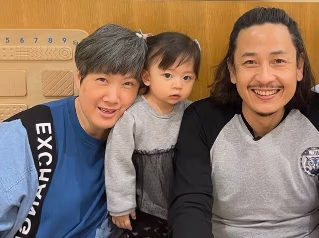 一路走好！香港知名男星宣告母親染疫後離世，因患病未接種疫苗