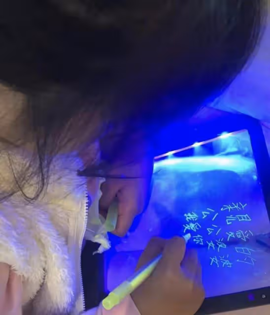 50歲黎姿罕曬女兒側臉，疑獨自帶娃遠赴上海工作，被曝將上浪姐3