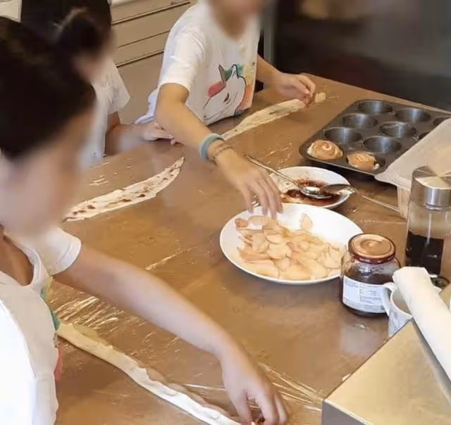 50歲黎姿罕曬女兒側臉，疑獨自帶娃遠赴上海工作，被曝將上浪姐3