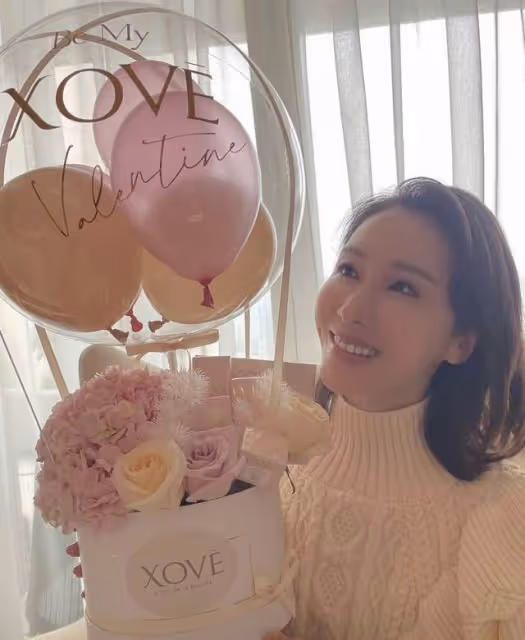50歲黎姿罕曬女兒側臉，疑獨自帶娃遠赴上海工作，被曝將上浪姐3