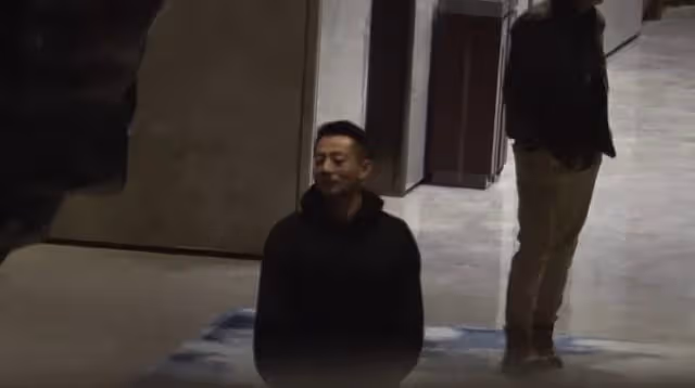 汪小菲離婚前狀態曝光，深夜獨自回家顯落寞，張蘭現身被攙扶