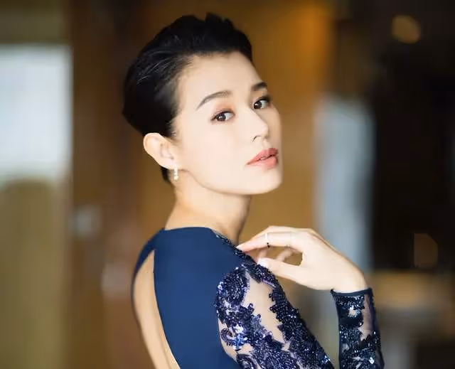 胡杏兒親證倆兒子確診新冠，最小的不足1歲，住院信息遭網友曝光
