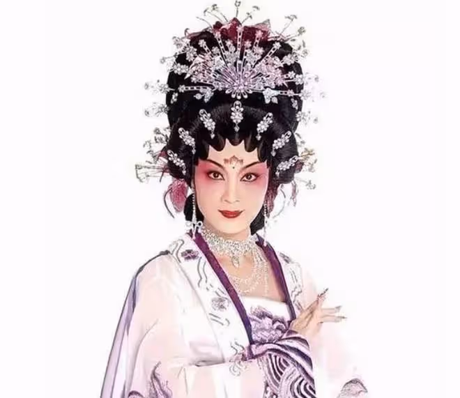 TVB女星蔣文端近況，回內地發展後成國家一級演員，53歲氣質出眾