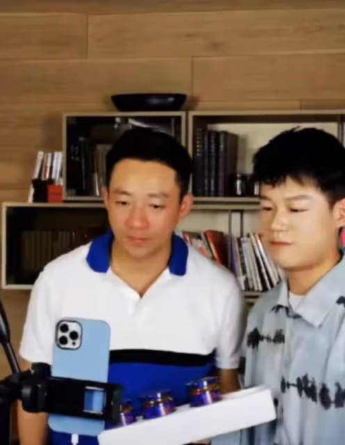 汪小菲離婚前狀態曝光，深夜獨自回家顯落寞，張蘭現身被攙扶