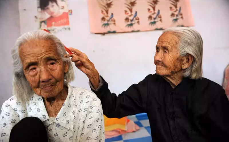 家有長壽老人，對子女是福還是禍？一位69歲阿姨照顧95歲媽媽8年，說出了心裡話：早已心力交瘁