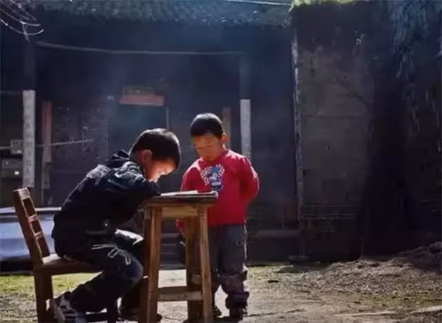 流浪兒2歲喪母、被父親拋棄，靠乞討10歲才上學，打破寒門考上名校